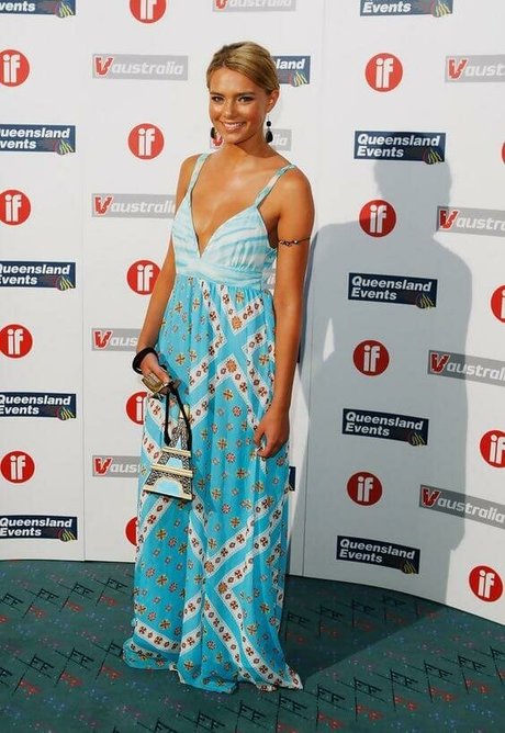 Indiana Evans model photo