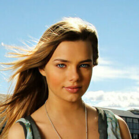 Indiana Evans art actress images