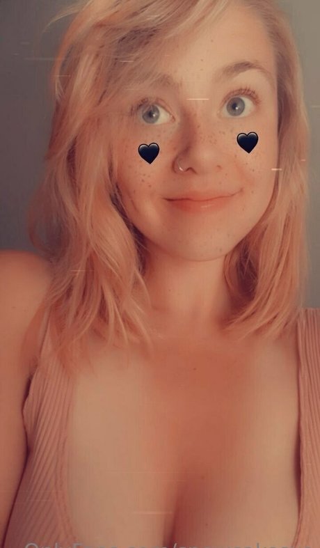 snowcakesxo naked model pics