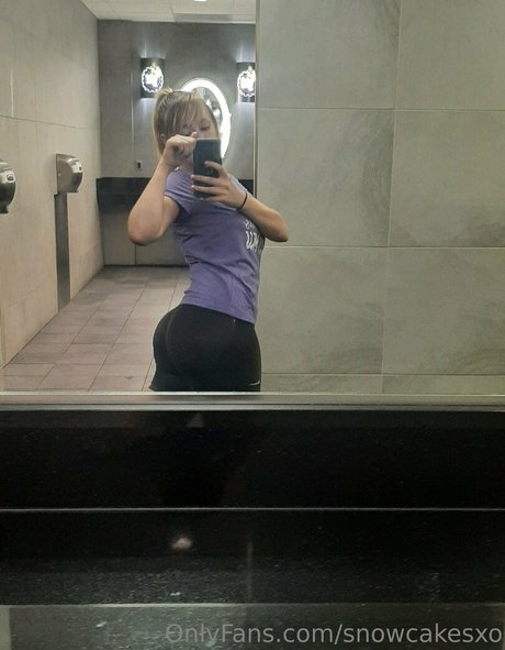 snowcakesxo nude model img