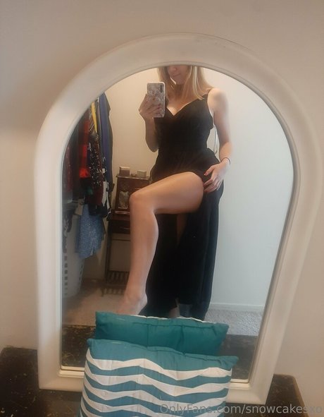 snowcakesxo pornographic star img