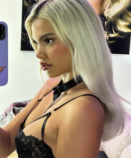 Shelynna sex model photos