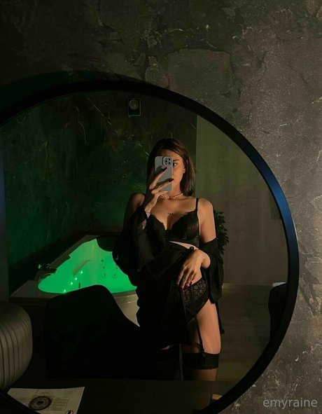 emyraine perfect actress photo