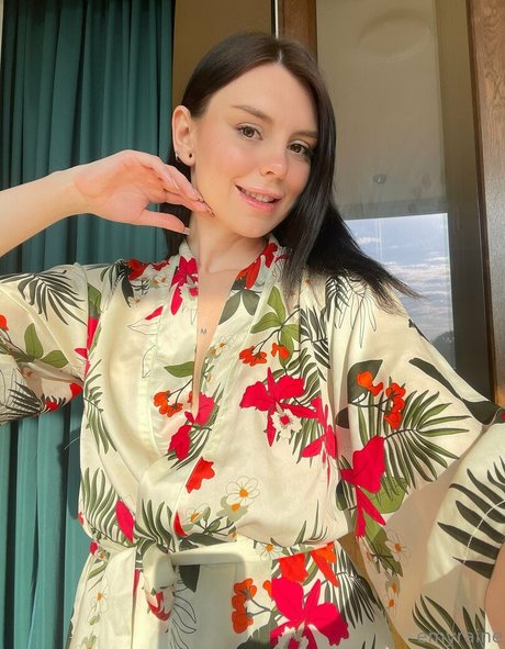 emyraine nude actress images