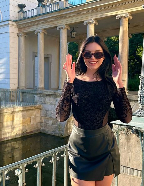 emyraine model erotic galleries