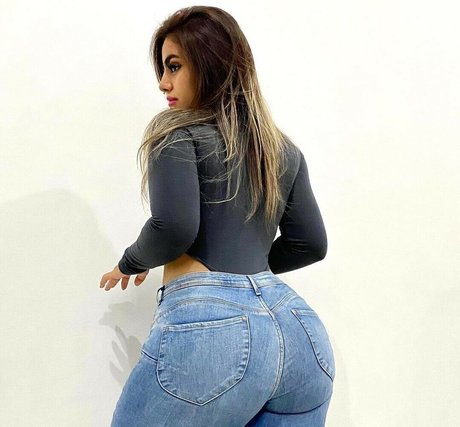 Thaily Delgado model naked picture