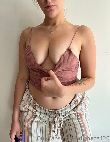 ryliehazefeedee star exclusive pic