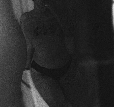 dotknij model nudes pic