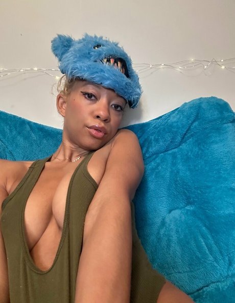 cedella01 free star img