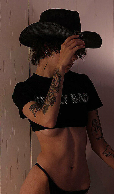 seriouslyzippy adult model photo