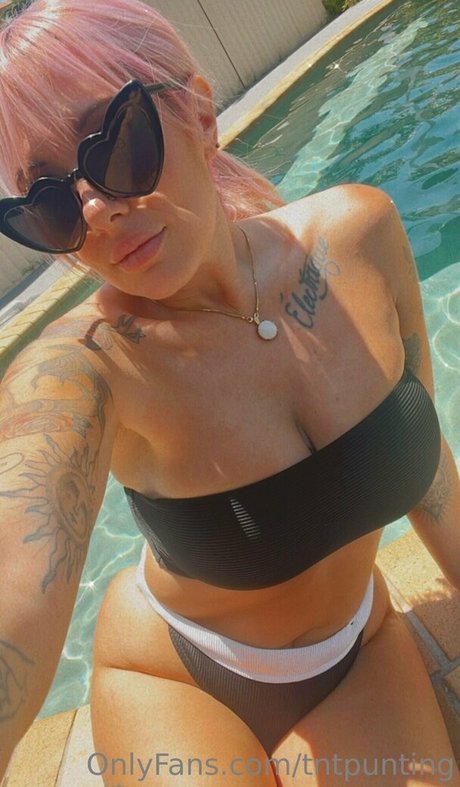 carlyelectriclive pornstar nudes photo