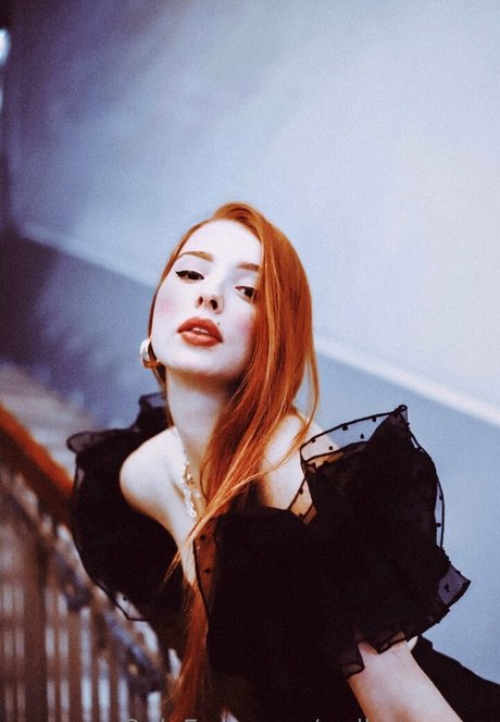 maryfoxyy art model image