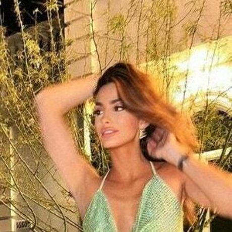 Olga Safari model picture