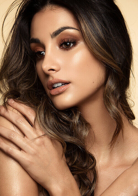 Olga Safari art model photos