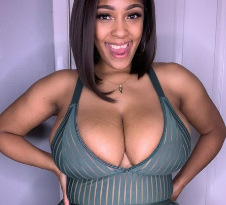 therealshimarie model nude image