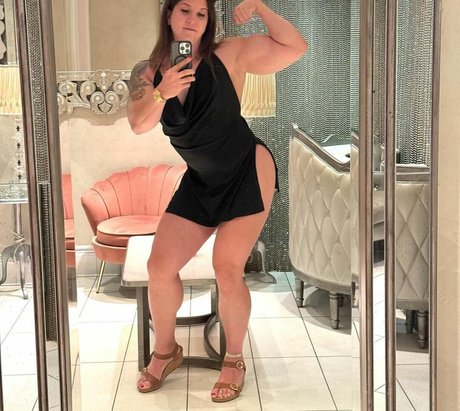 Eva The Supergirl art model img