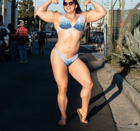 Eva The Supergirl nude model pictures