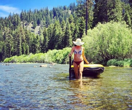 Courtnee Draper hd model pictures