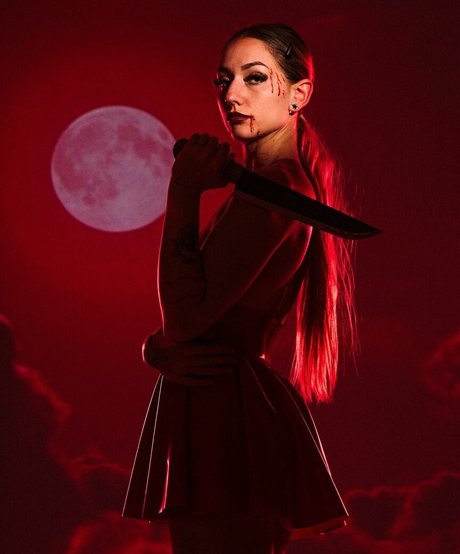 DanceZora adult model pic