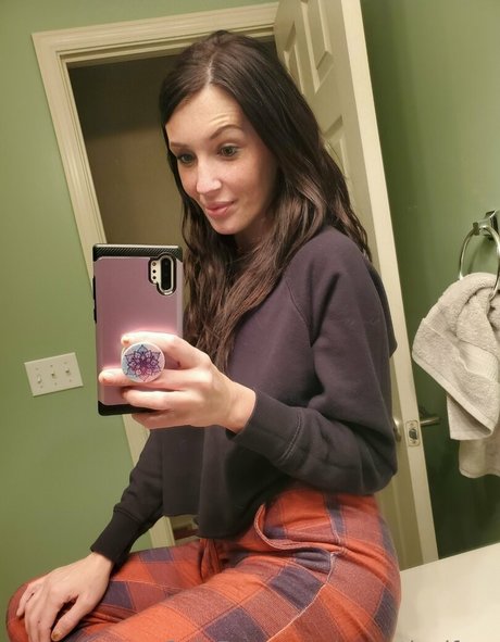 sweetlexifree star naked photo