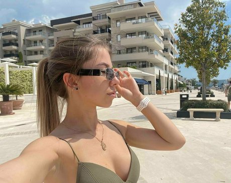 eliss333 Quick model image