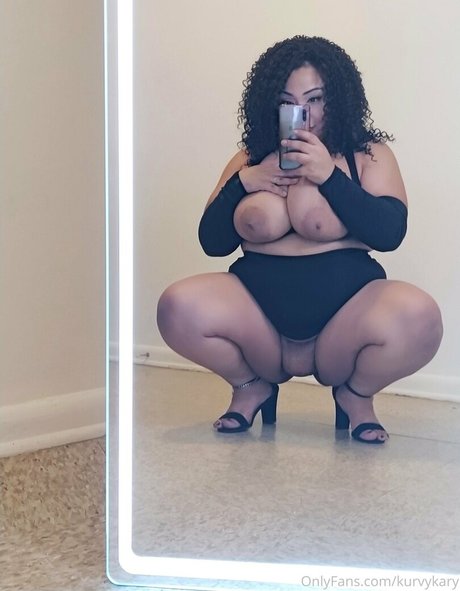 kurvykary porn model img