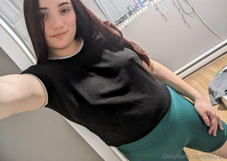 lle222 erotic star pic