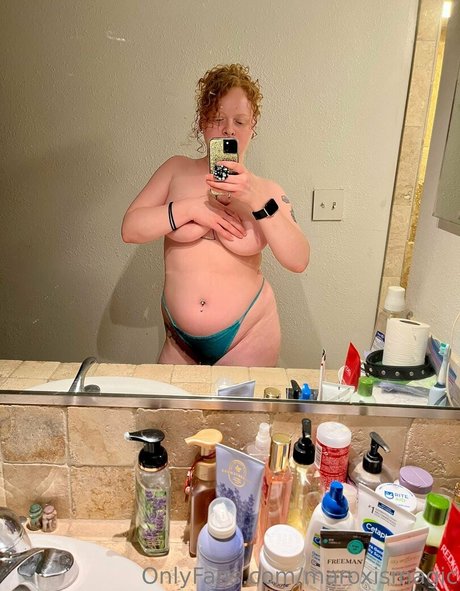 maroxismagic model perfect photos