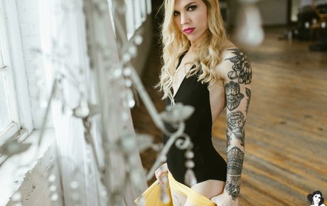 Auric pornstar erotic picture