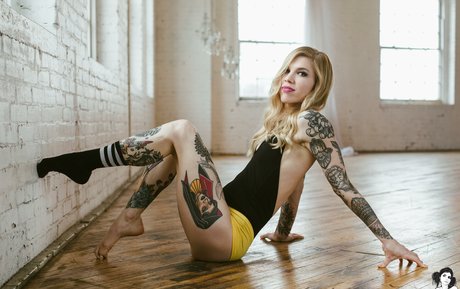 Auric nude actress img