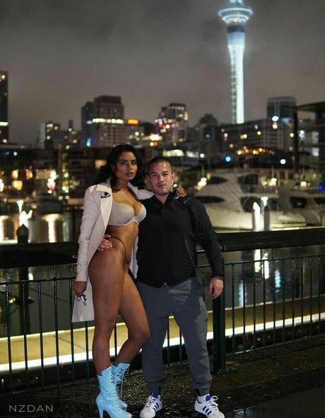 Xrawco Nzdan naked model image