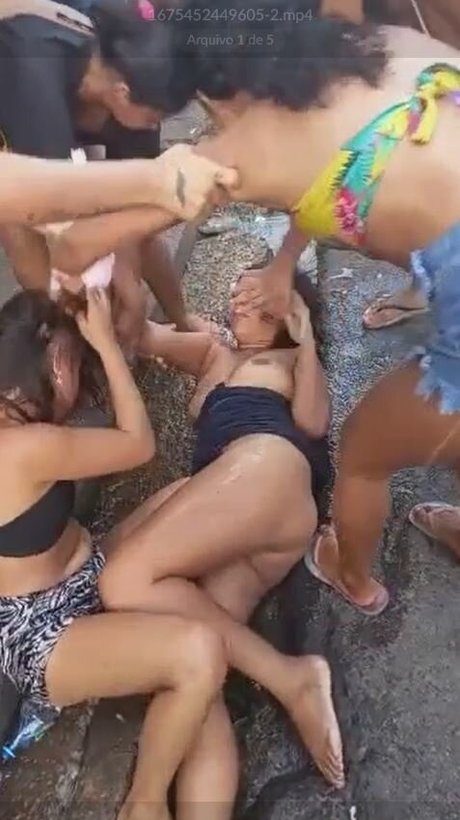 Mulheres Brigando sexy actress photo