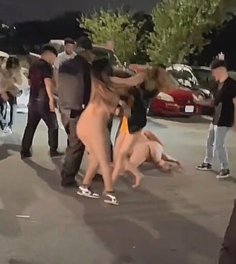 Mulheres Brigando model beautiful pictures