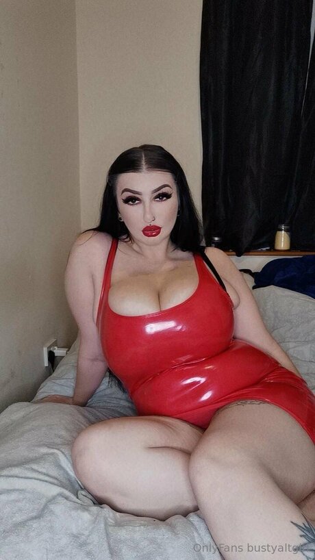 bustyaltgirl Quick model image