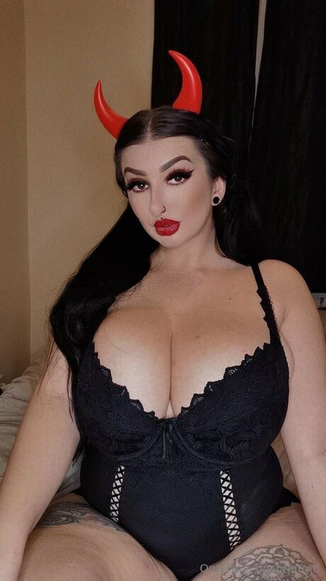 bustyaltgirl model top pictures