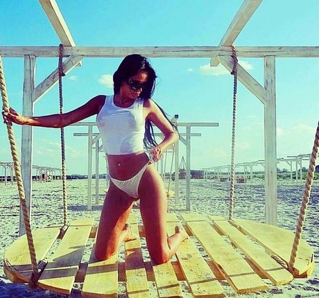 monicasins model exclusive archive