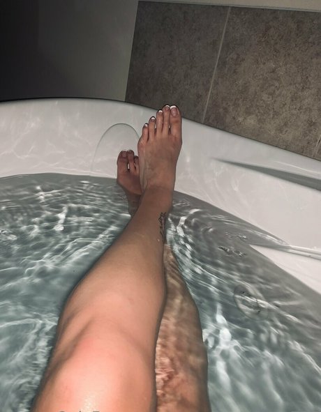 sweetfeettreats727 nude star photo