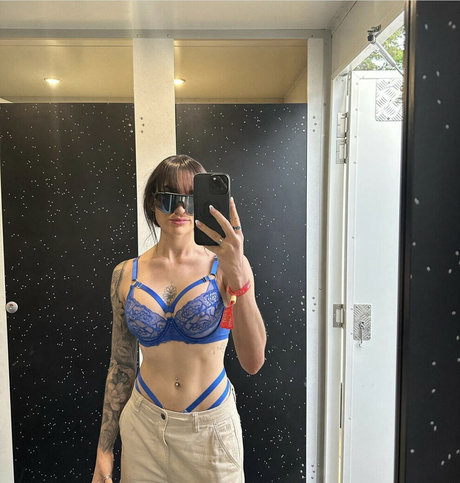 Fin 25 sexy star pic