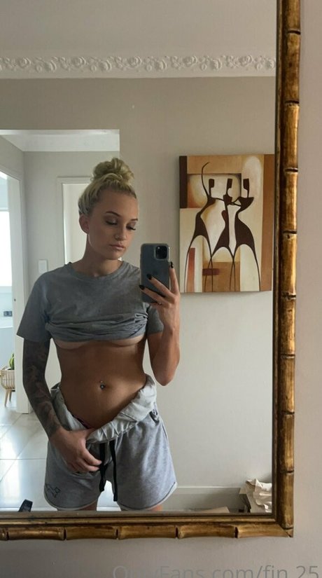 Fin 25 naked pornstar photo