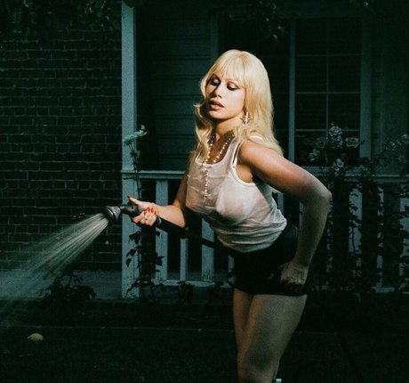 Slayyyter hot star images