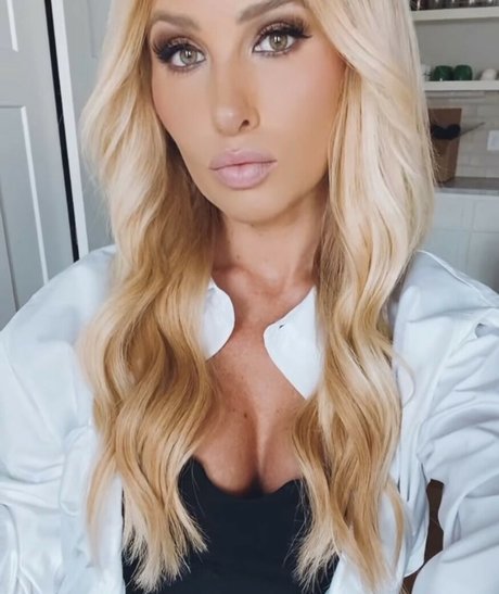 Tomi Lahren model sex photo