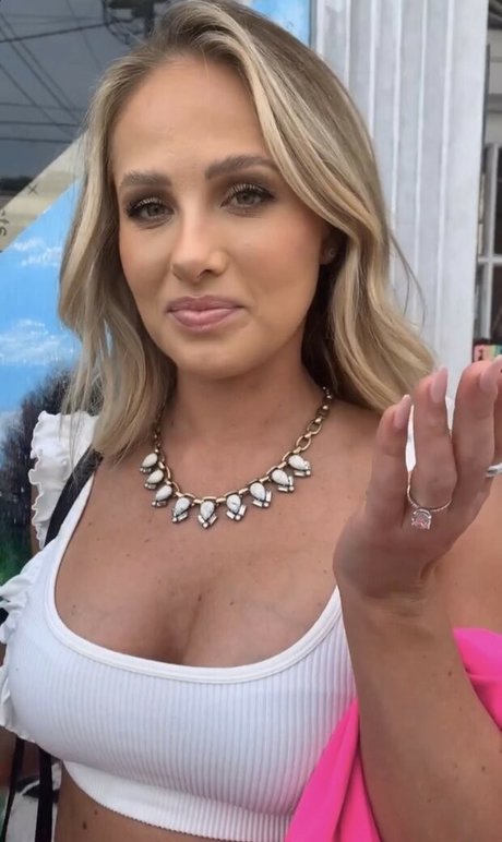 Tomi Lahren perfect model img