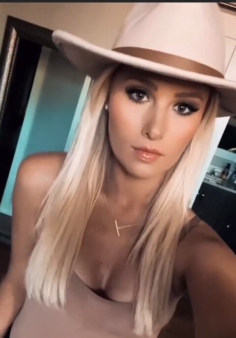 Tomi Lahren star perfect image