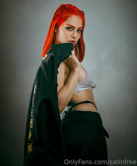 satinfree hot model pic