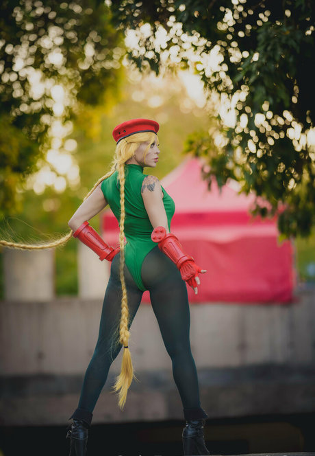 satinfree nude actress img