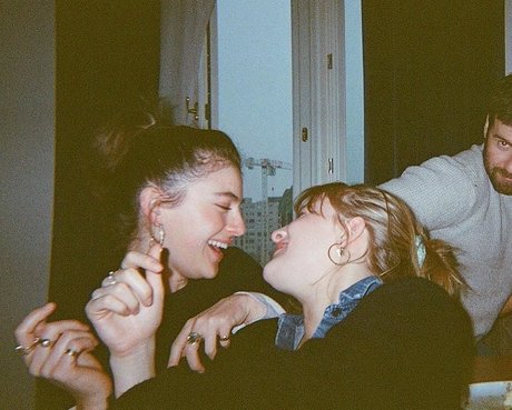 Millie Brady nudes model galleries