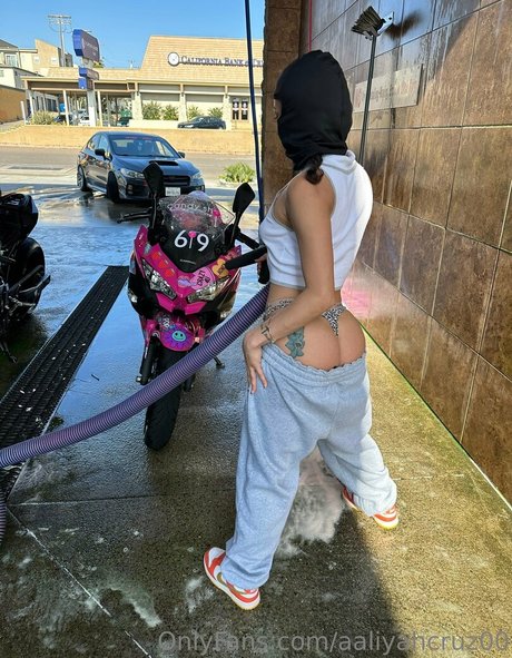 aaliyahcruz00 nude pornstar photo