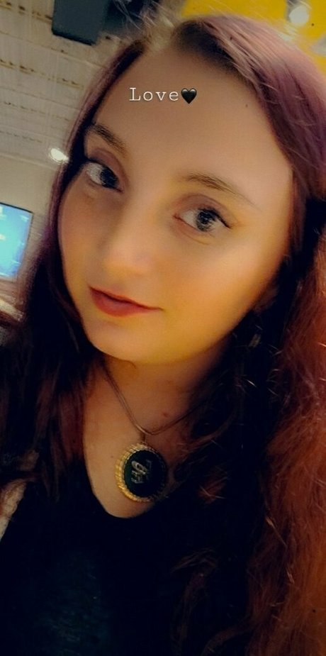 sarahyournaughtygirl69 model beautiful picture