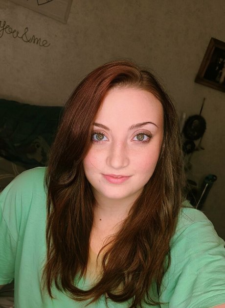 sarahyournaughtygirl69 nice actress img