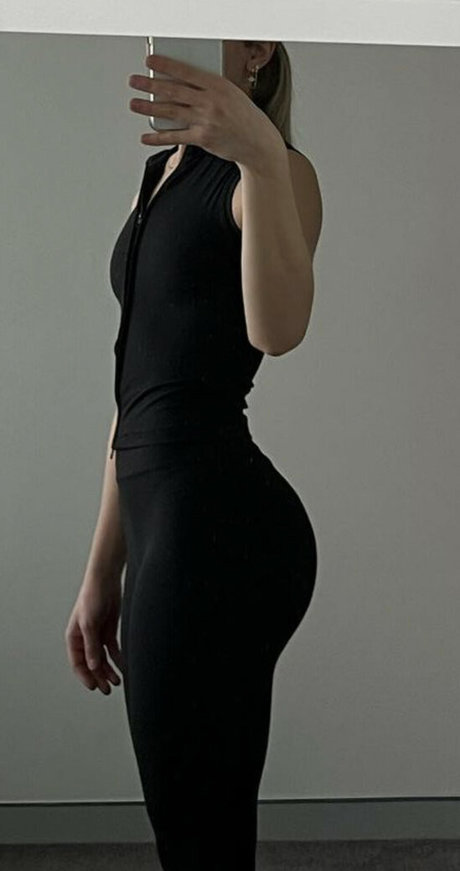 LaraNovaa_ hot model pictures